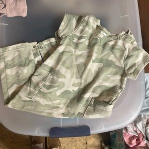 ❤️5/$20 Old Navy Girls Camo outfit